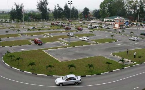 sân sát hạch lái xe 