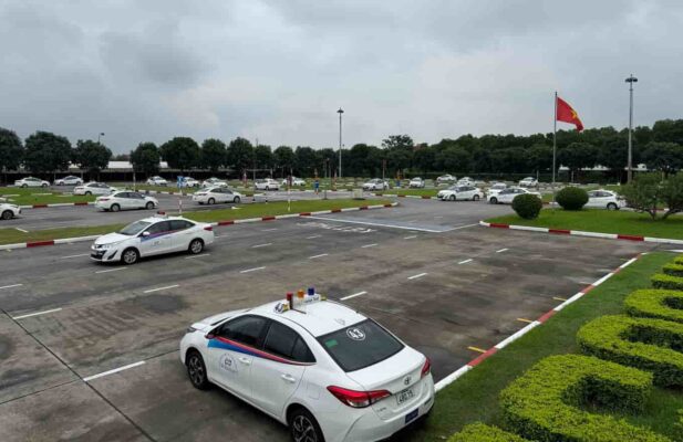 sân sát hạch lái xe 
